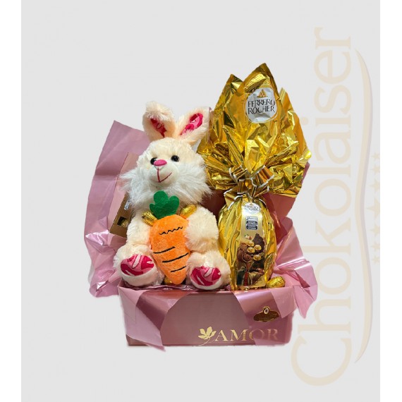 Cesta com coelhinho de pelúcia com cenoura de pelúcia, ovo de páscoa ferrero rocher
